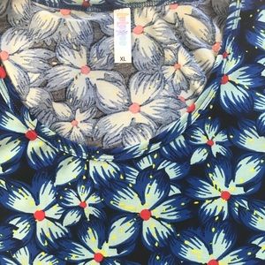 Lularoe Classic Tee EUC